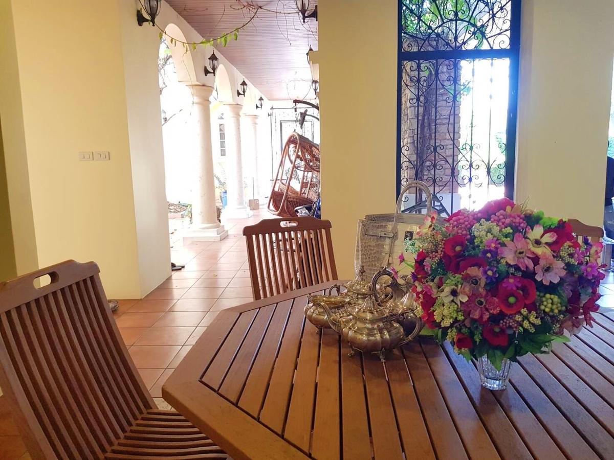 Prompimarn Villa Toscana Banguecoque Exterior foto